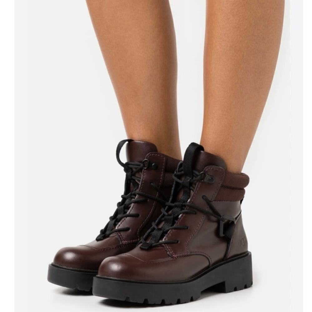 Like New UGG Tioga Hiker Leather Waterproof Ankle Burgundy Boots Women’s Size 7